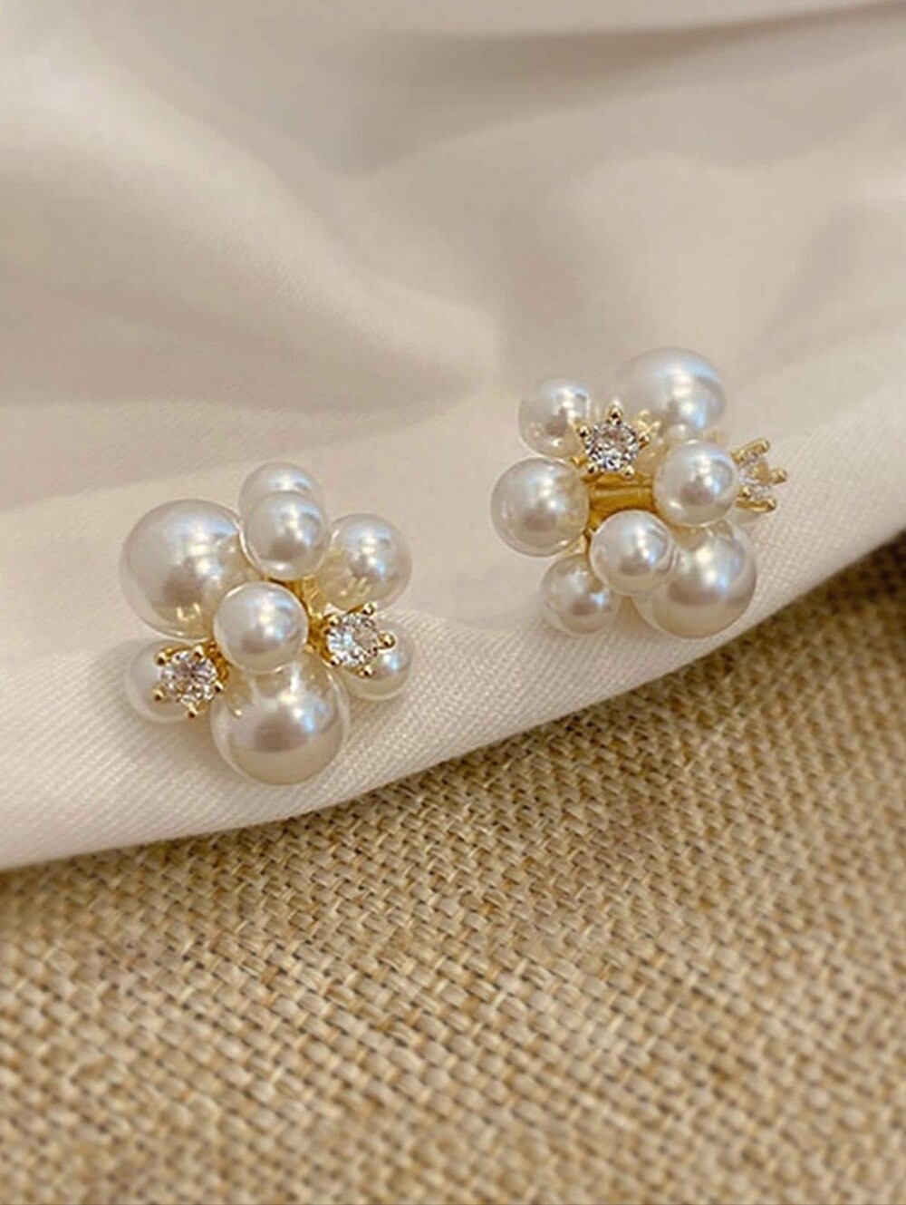Pearl flower stud earrings; nwot